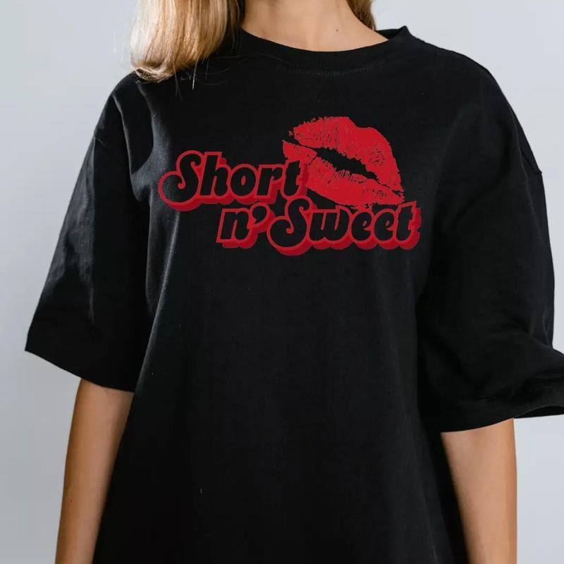 Short n’ Sweet T-shirt, Sabriinaa Concert Tee, Retro Lips Graphic Shirt, Vintage Gift For Pop Music Fan, Unisex Cotton For Men And Women