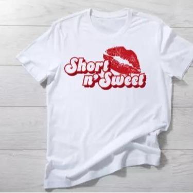 Short n’ Sweet T-shirt, Sabriinaa Concert Tee, Retro Lips Graphic Shirt, Vintage Gift For Pop Music Fan, Unisex Cotton For Men And Women