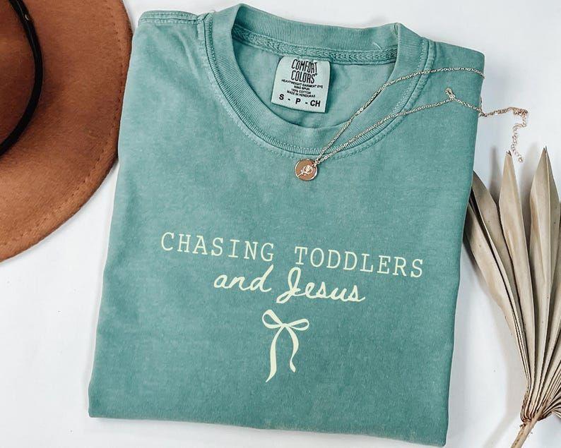 Chasing Jesus And Toddlers Coquette Shirt, Christian Teacher Tee, Aesthetic Faith Bow Top, Beachy Christian Mom Gift, Cute Faith-Based T-Shirt