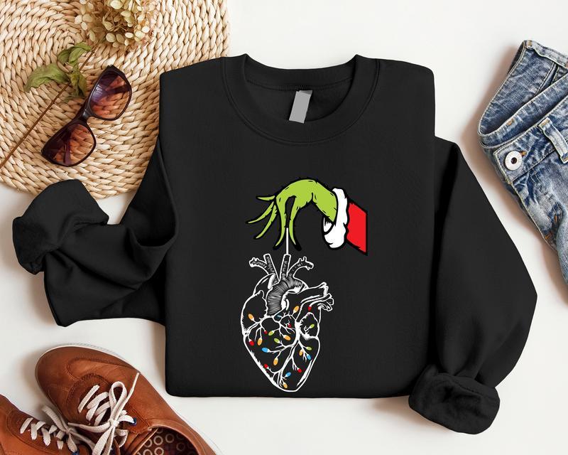 Unique Xmas Outfits, Funny Christmas Gift Ideas, Grinch Heart Sweatshirt, Grinch Steals Heart Sweatshirt, Unisex Holiday Pullover For Men And Women